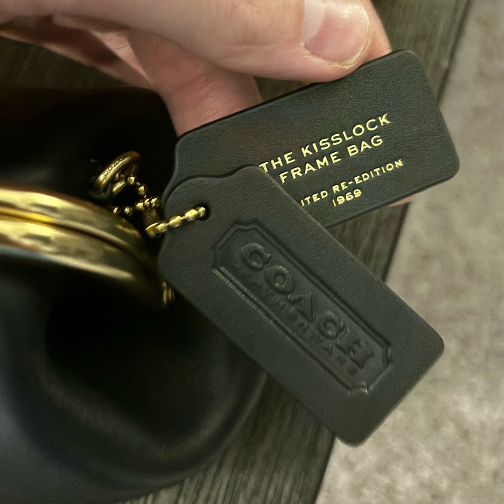 Coach Kisslock 30 Fall 2026 Runway Exclusive in Black/Brass - Picture 4 of 4